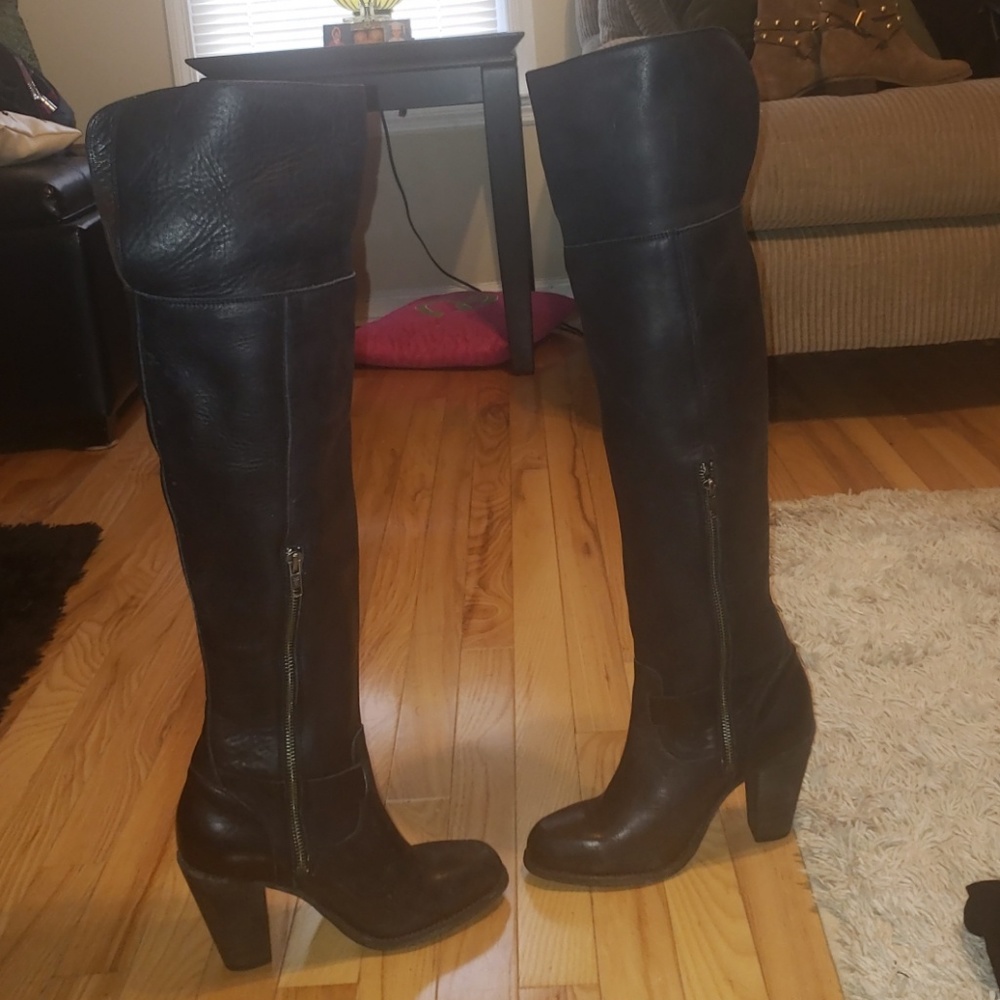 Thigh black leather boots
